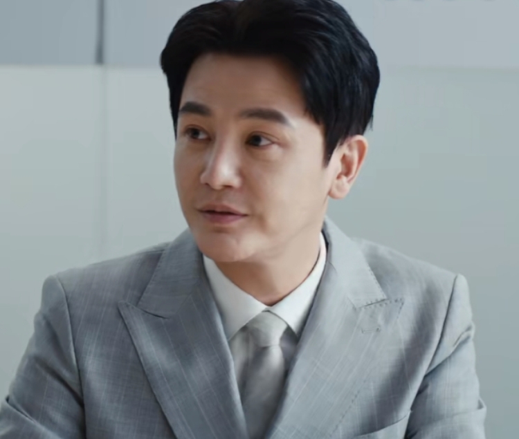 《执行法官》孙坚参演引热议,明明很帅很有演技,却被吐槽整容脸