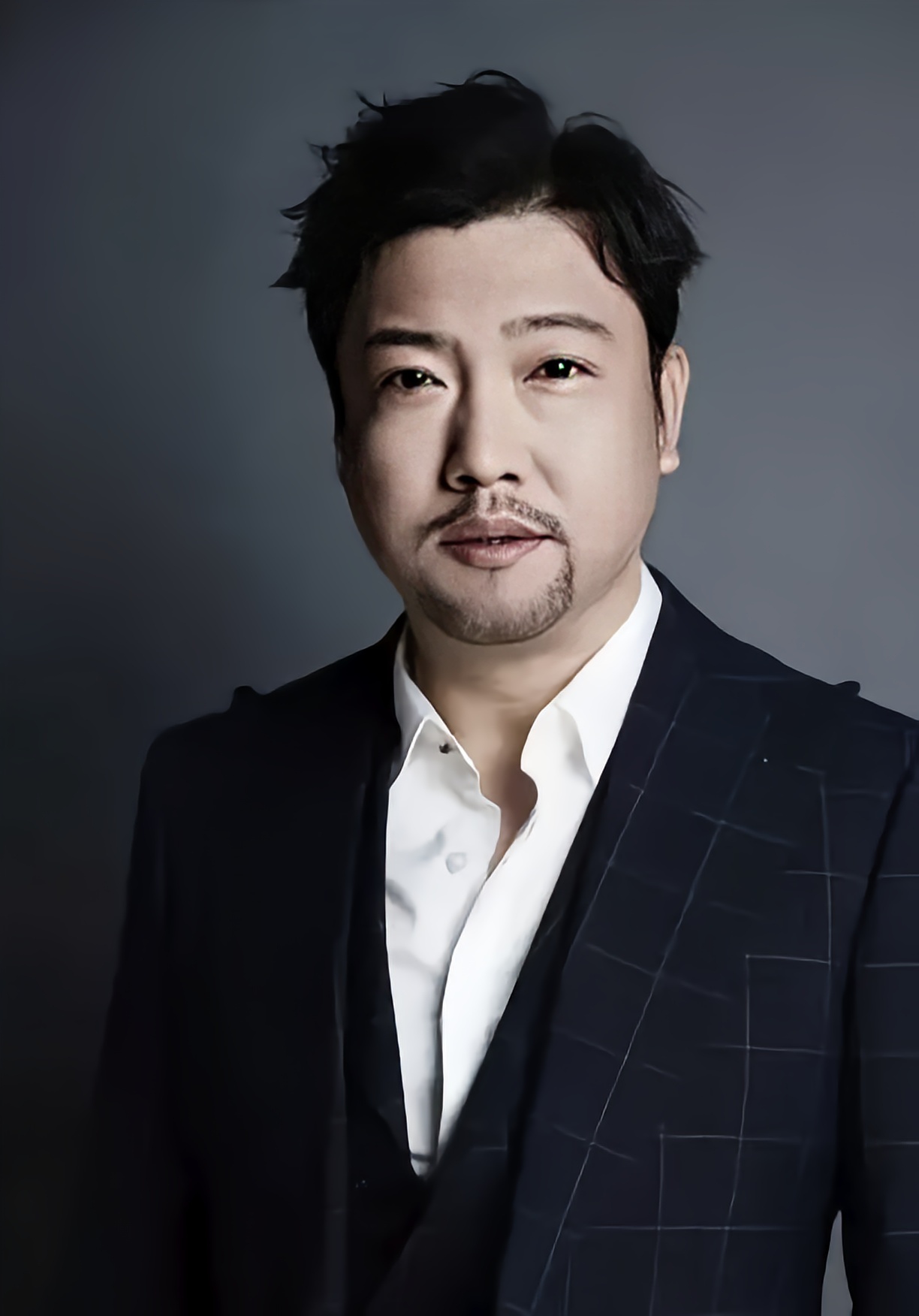 小品演员贾冰称,入伍之后,他接到一个通知,说是上面文工团要来表演,让