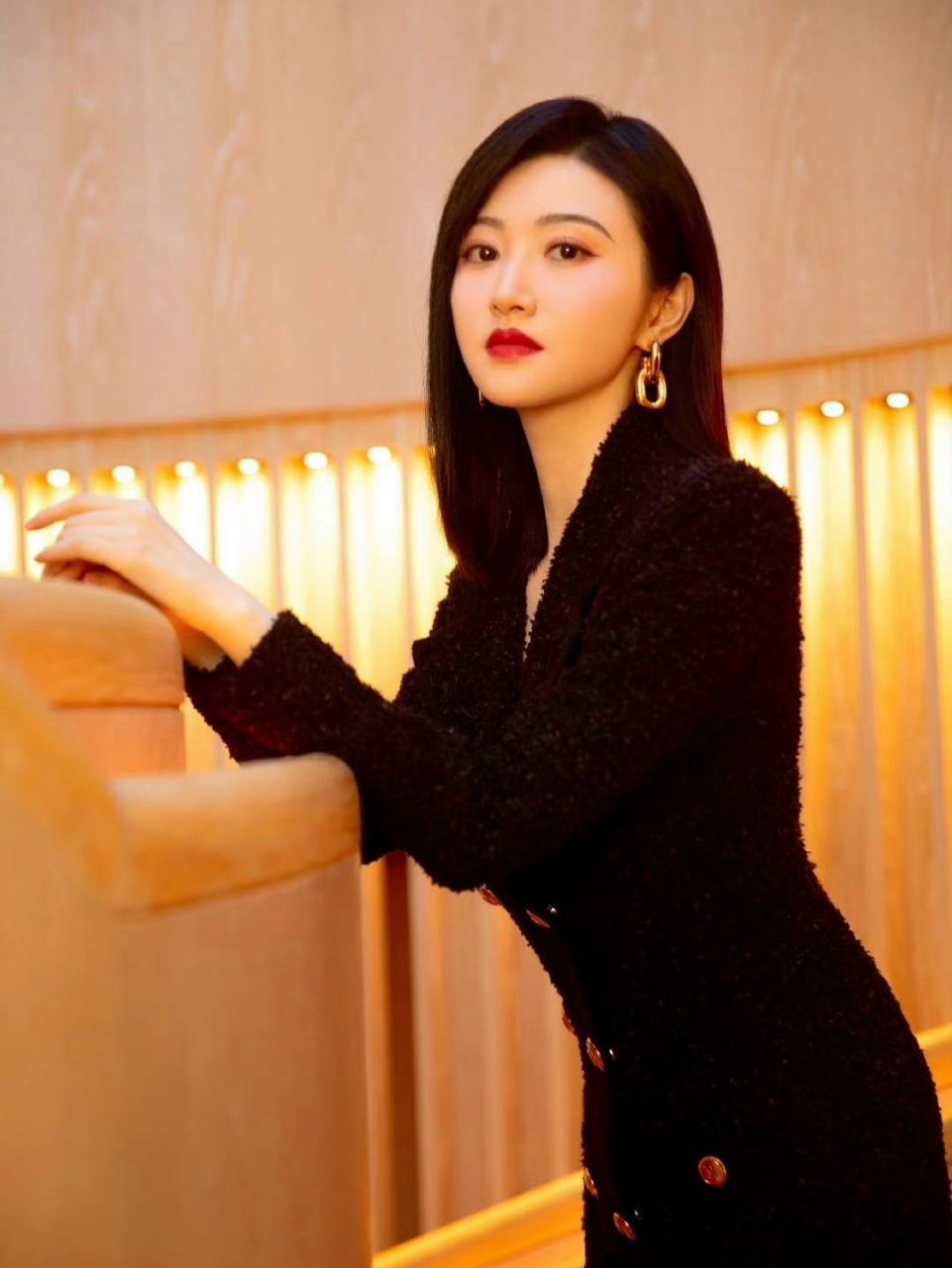 景甜的简单黑长直发型,怎么就能这么美呢