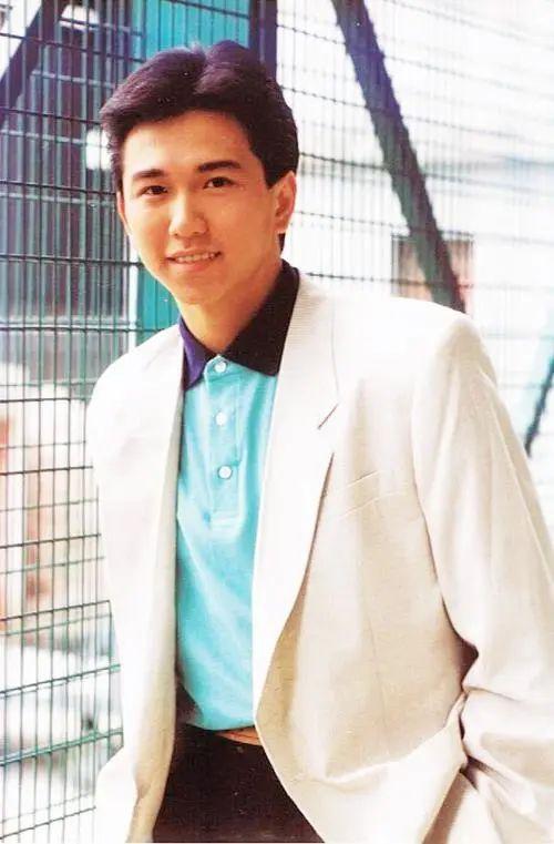 从叱咤半个娱乐圈,到沦为配角,"万人迷"温兆伦咋突然不红了