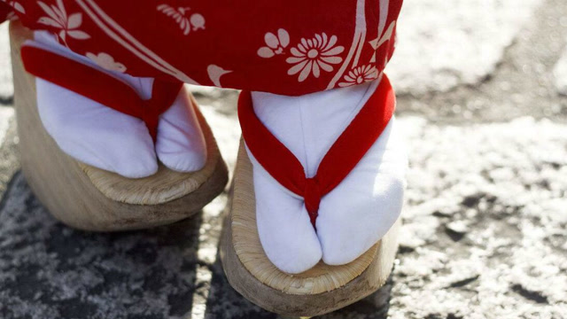 文化碰撞下的理解与尊重:女生吐槽因穿和服木屐被漫展拒之门外