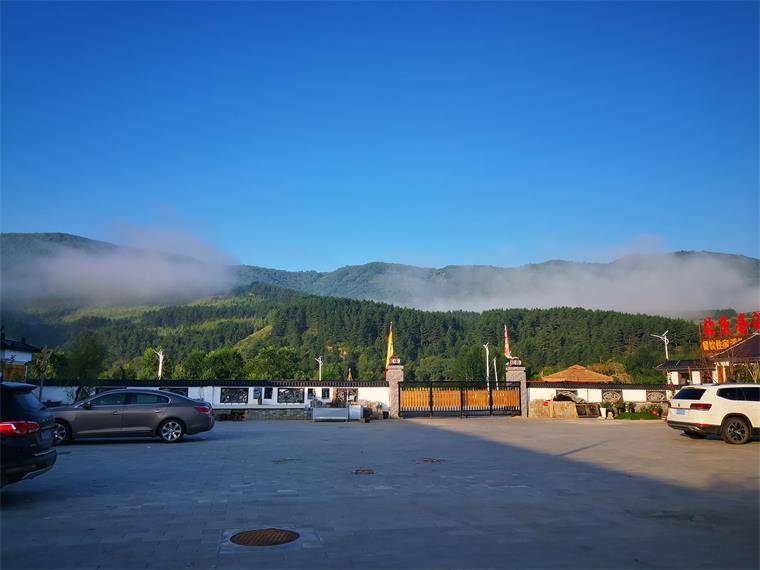 河北承德围场棋盘山钓鱼台满绣山庄农家院,住着舒适含三餐才180