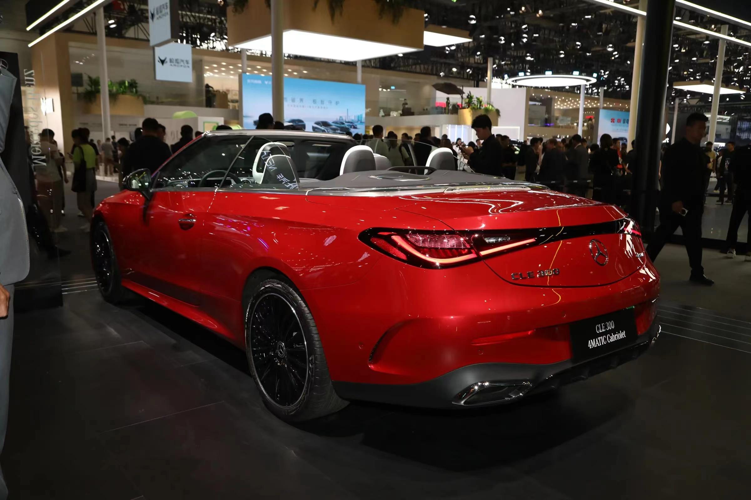 售51.98万起,2门4座软顶敞篷设计,2024款奔驰cle敞篷轿跑车上市