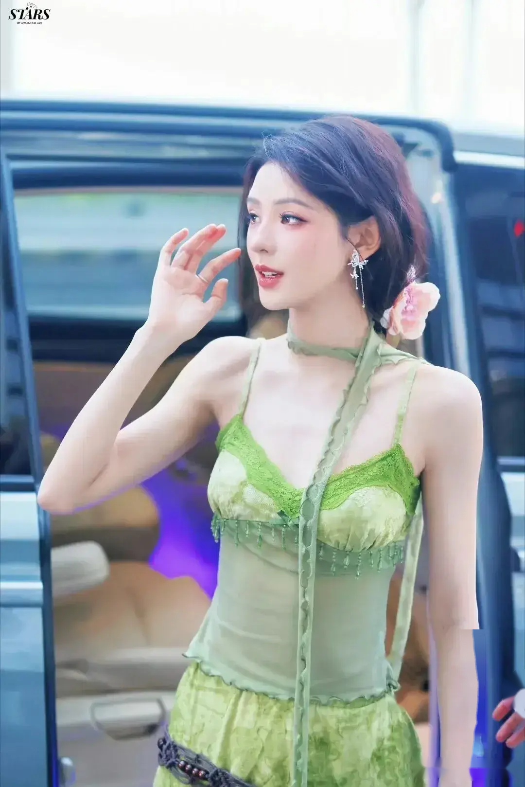 张予曦穿透明小背心,苗条紧致,王思聪眼光真毒辣