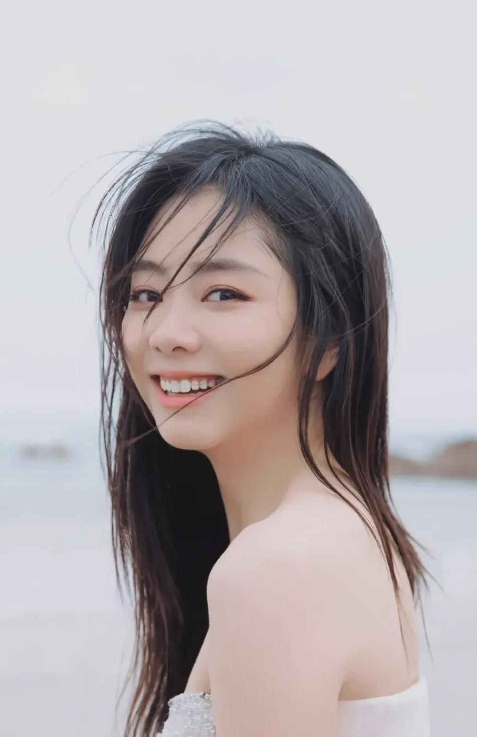 谭松韵真的好可爱,虽然长的不算漂亮,但她的演技是真的好.