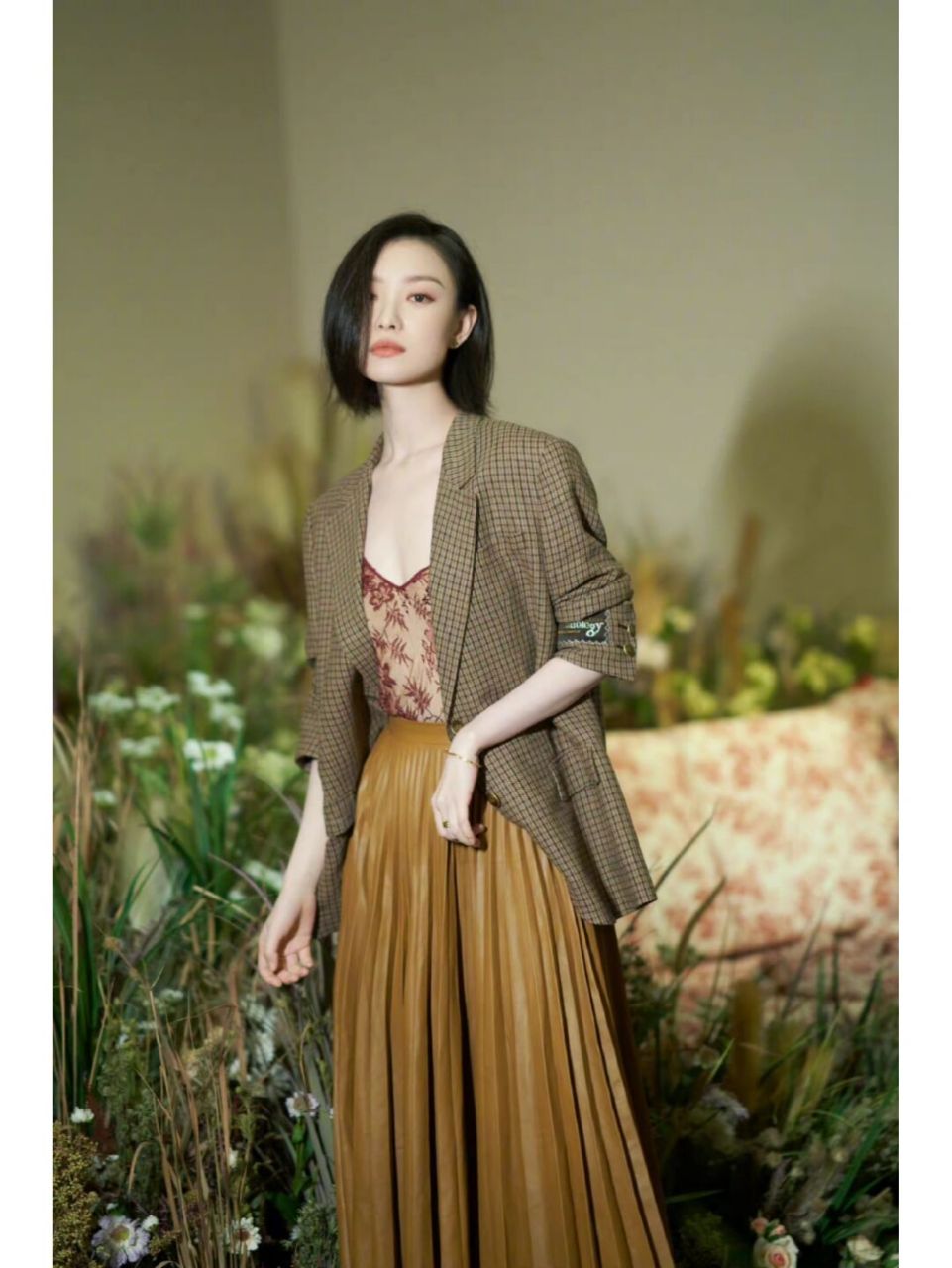 倪妮拍新造型还真潮