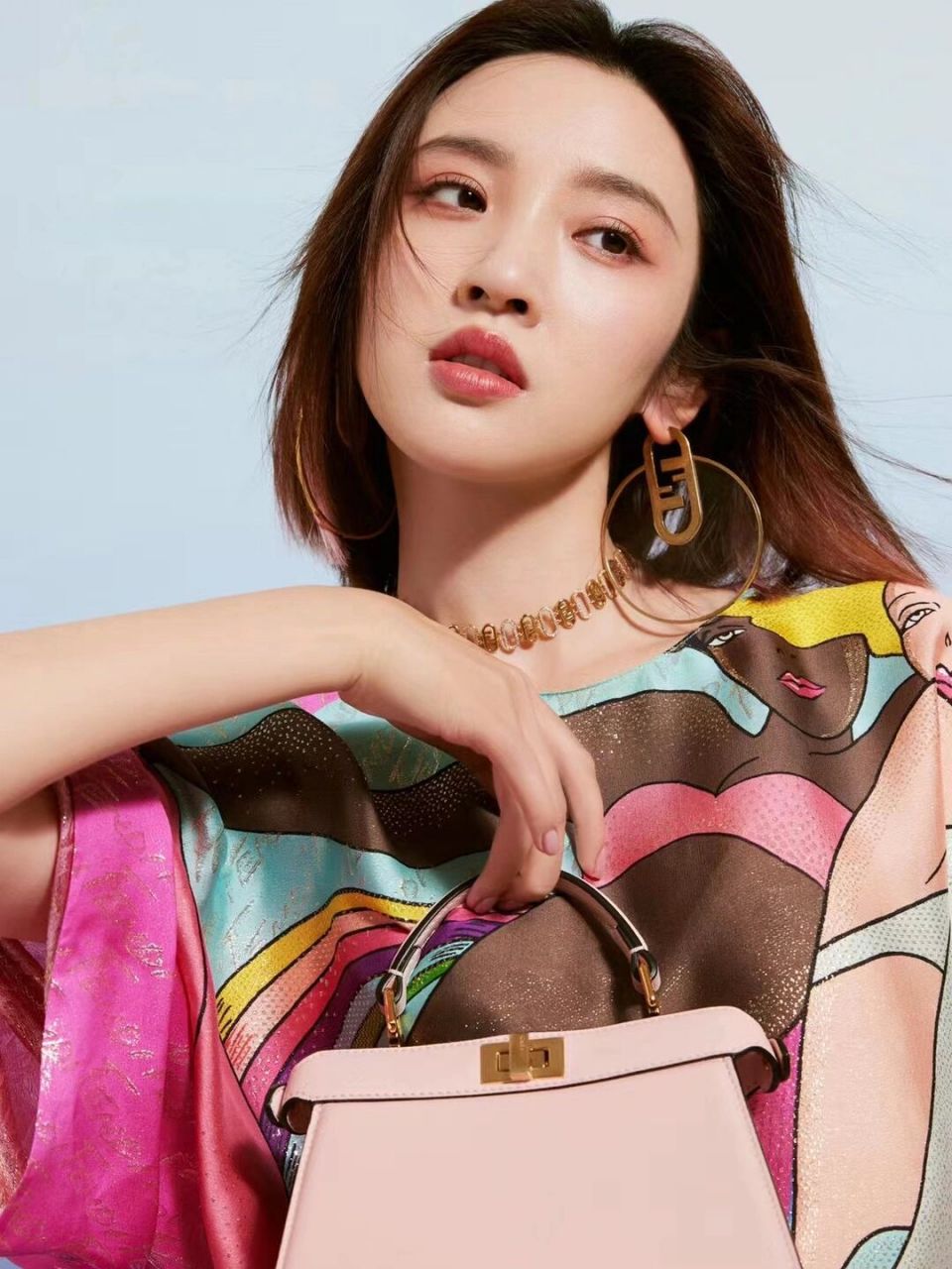 唐艺昕拍写真穿搭