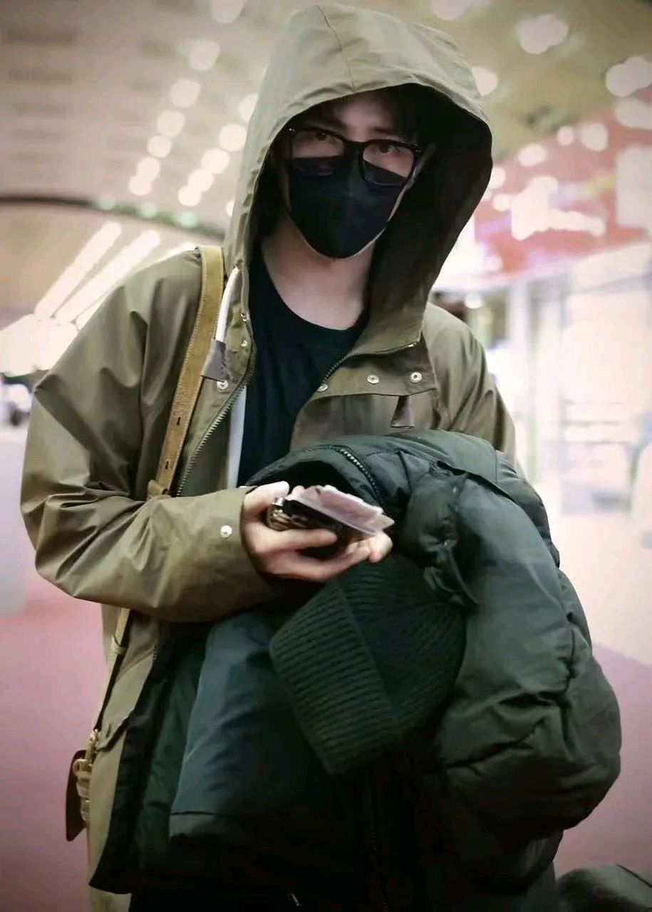 肖战机场帅照