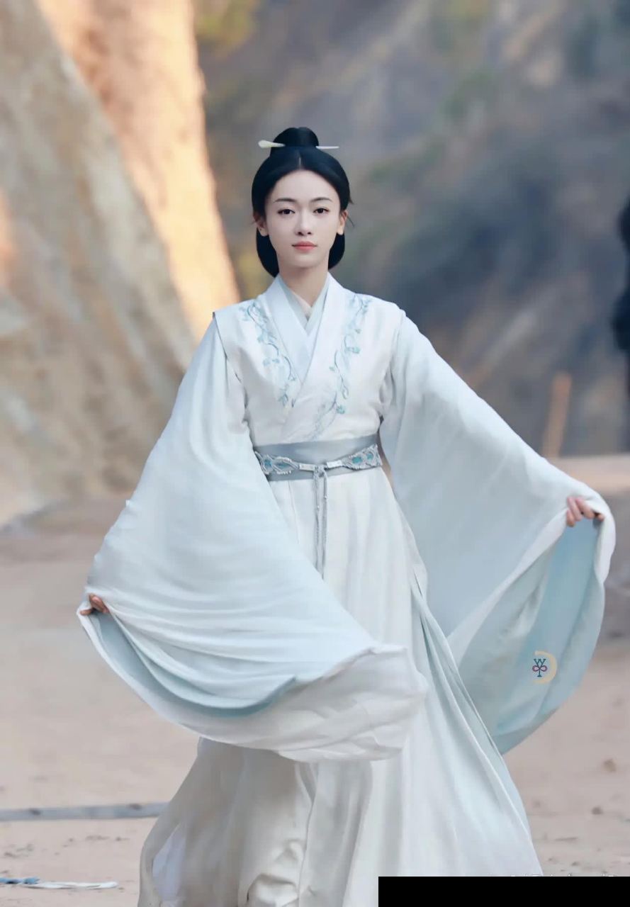 吴谨言古装甜笑迷人