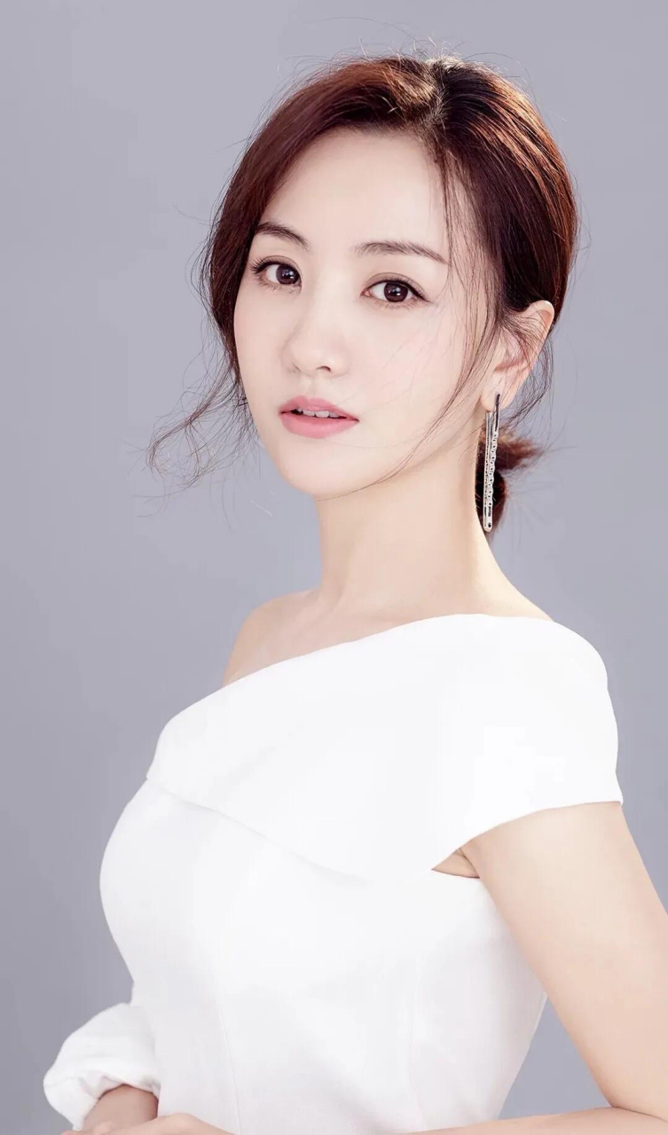 杨蓉被评为上海话剧技术中心二级演员.