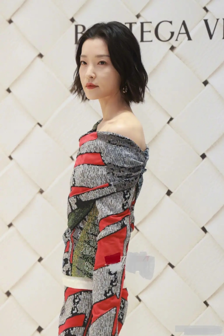 杜鹃活动造型,不愧是模特身材,行走的穿衣架.