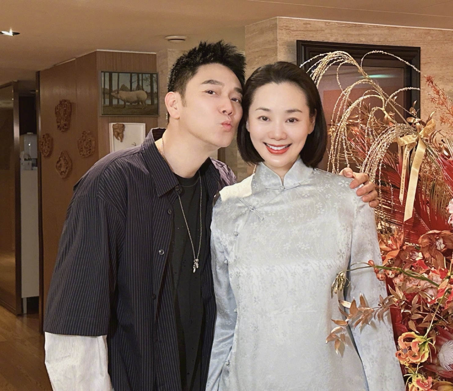 林依轮的老婆西华剪短发的原因是为肿瘤病人捐发