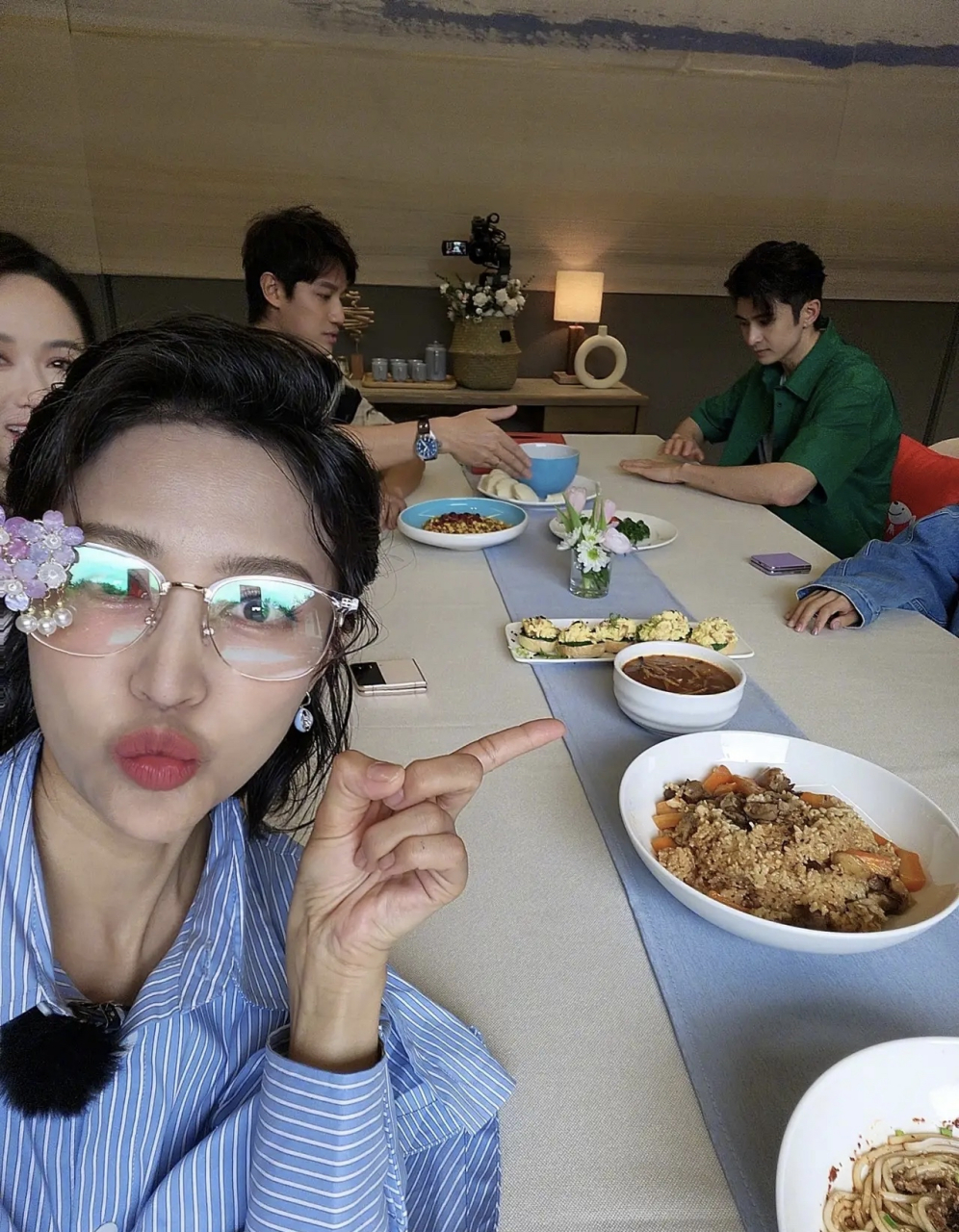 鲍蕾和张歆艺,傻傻分不清楚.