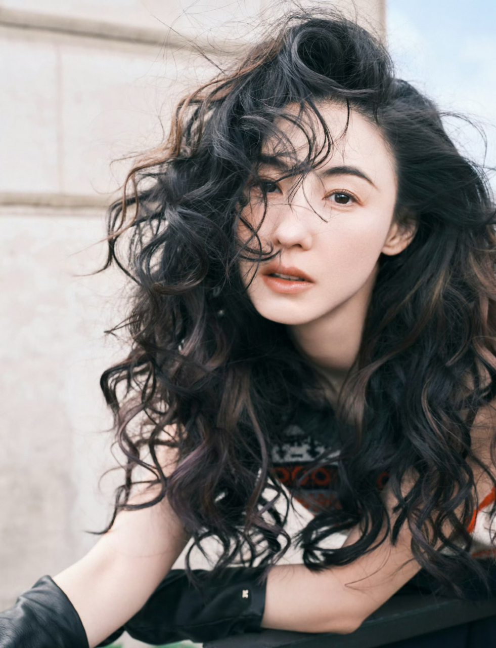 近期张柏芝港风大波浪写真