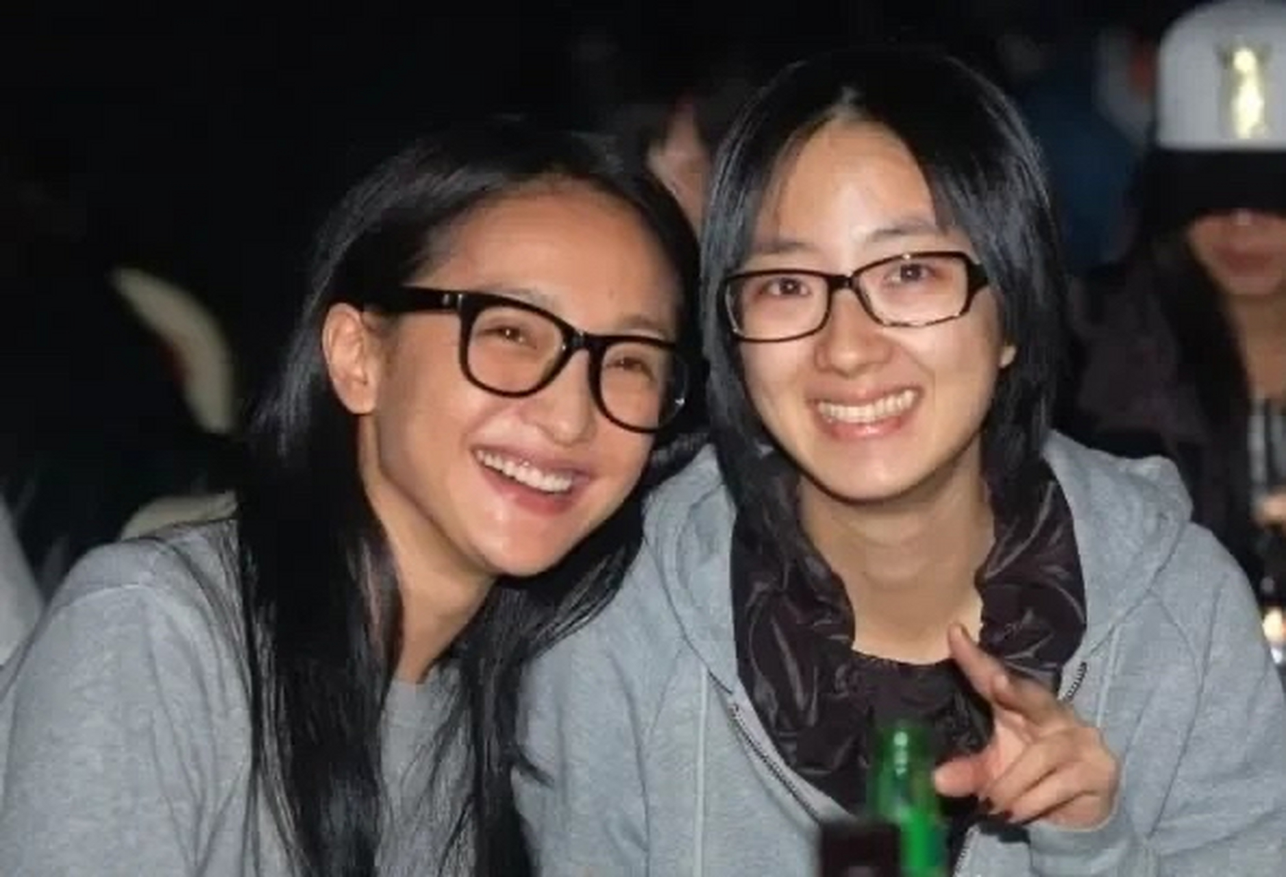 纯素颜的周迅和桂纶镁