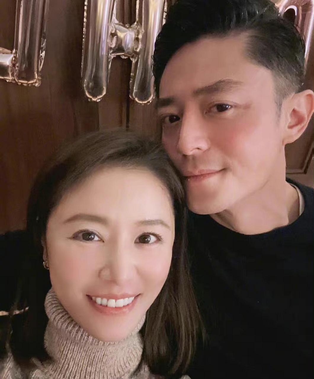 林心如庆生晒与霍建华甜蜜合照,老夫老妻也恩爱如初.