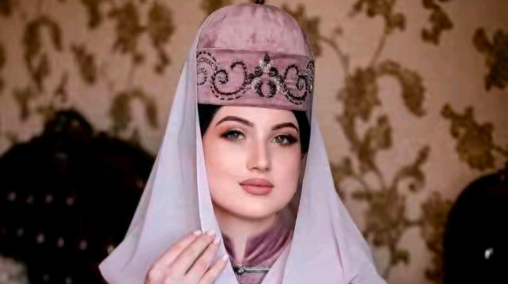 俄罗斯鞑靼人,看名字像蒙古人塔塔尔族一样,但是长相不一样.