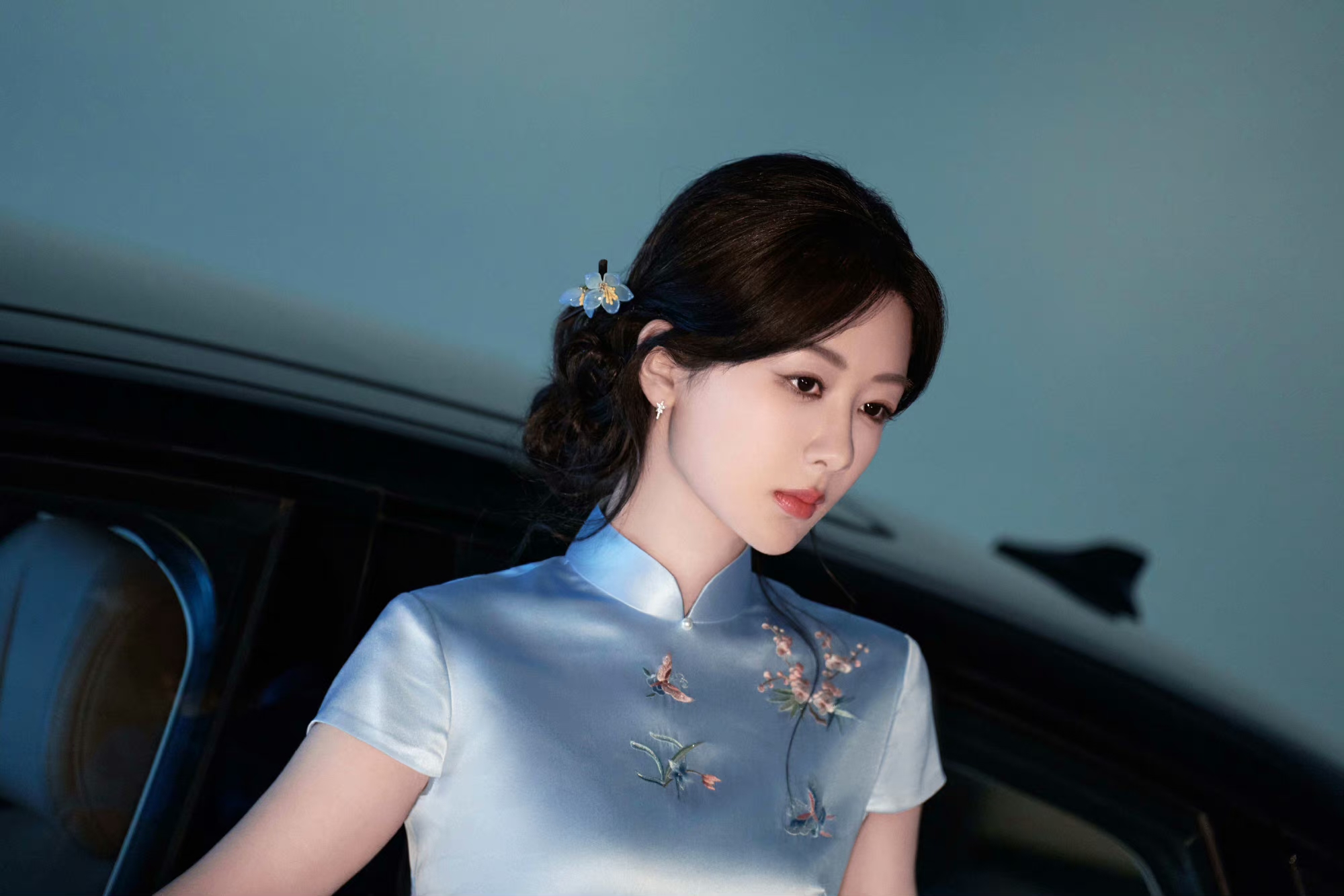 杨紫为什么想不通穿旗袍,顶流女明星硬是穿成了淘宝模特,还是大妈才会