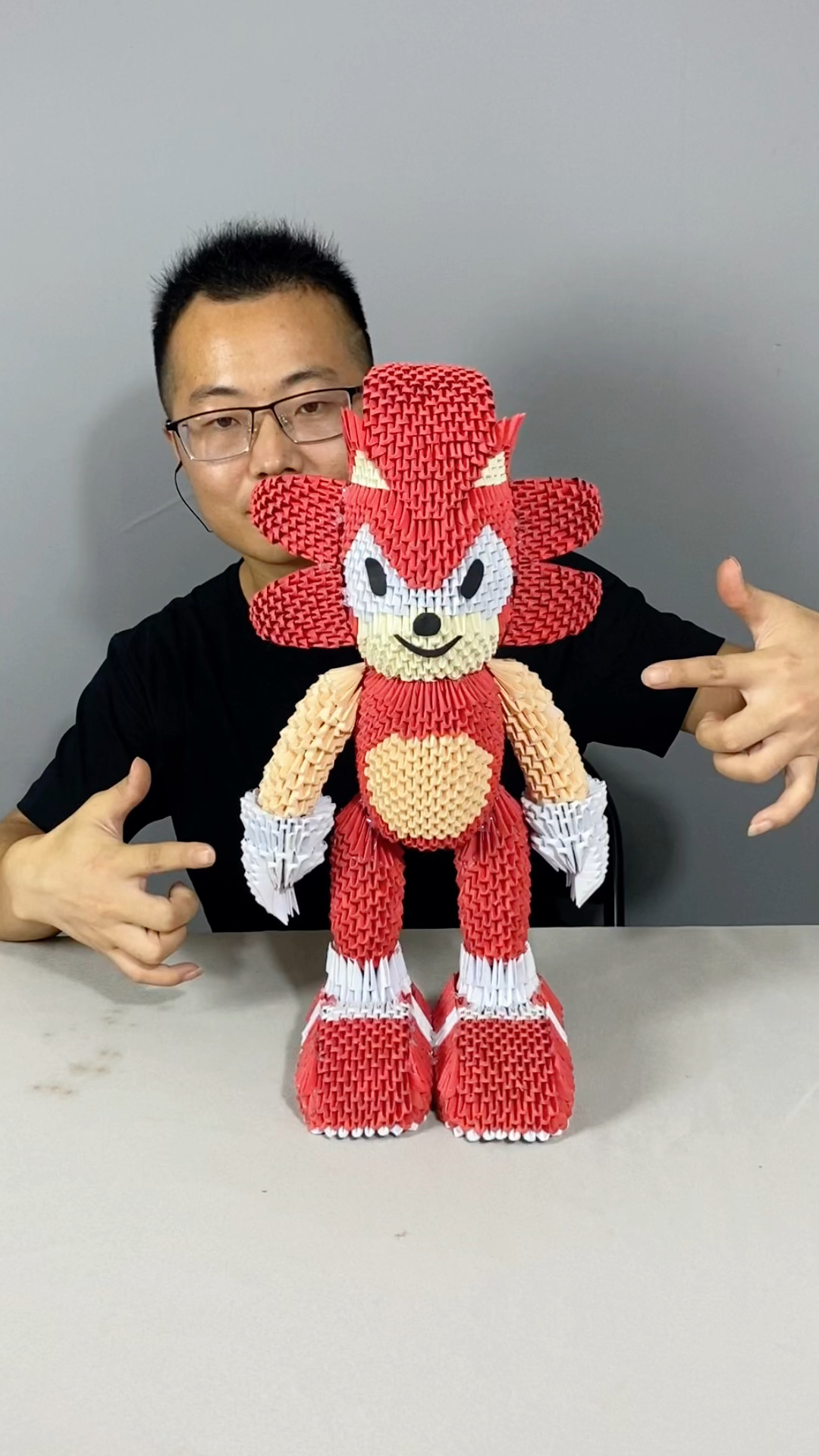 这个用8000多张废纸做的作品,你们给它取个名字吧