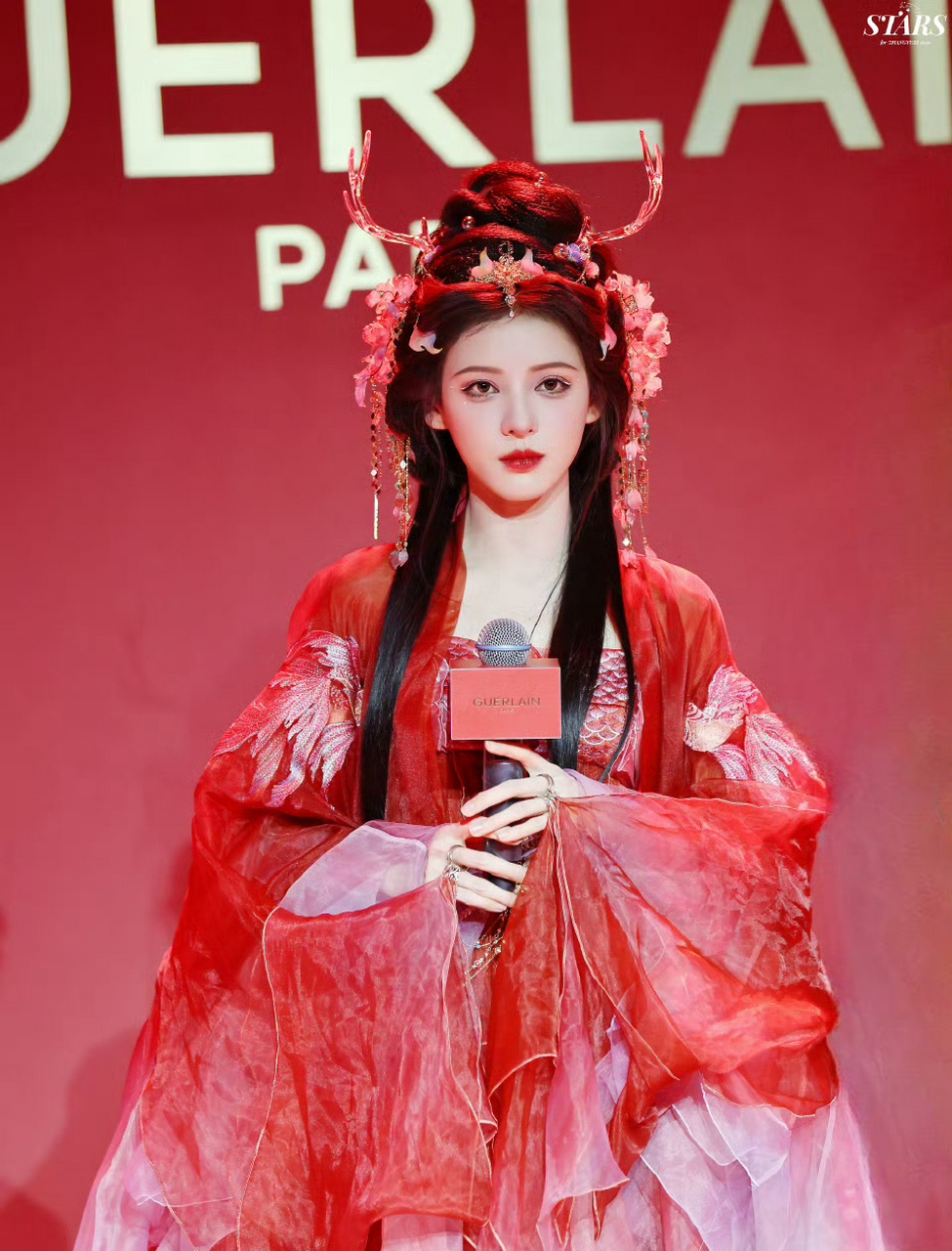 张予曦娇兰线下活动,古风红衣好像个灵动的小仙女