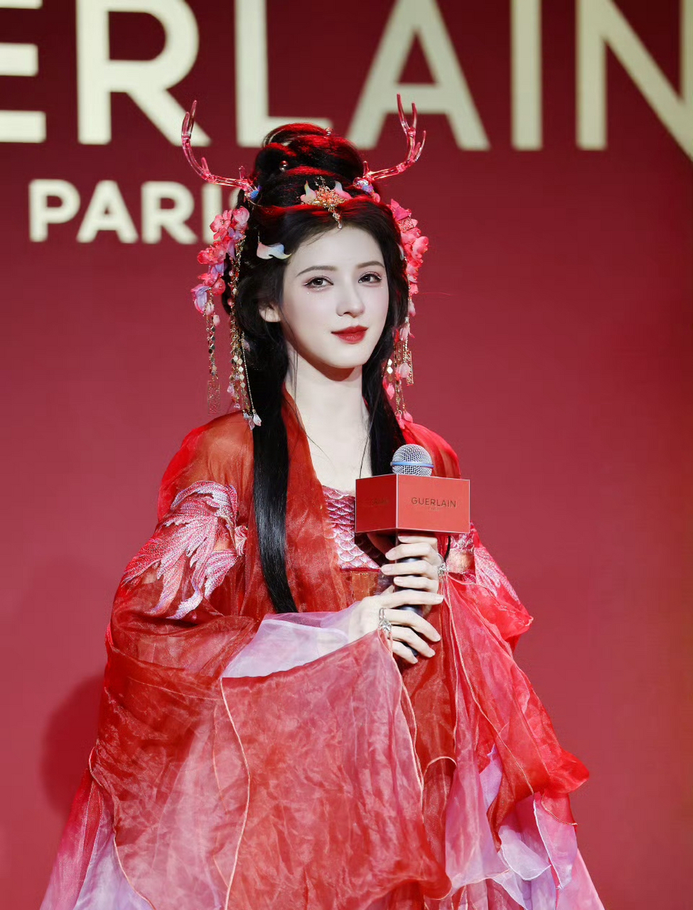 张予曦娇兰线下活动,古风红衣好像个灵动的小仙女