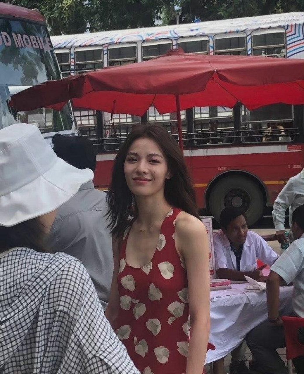 钟楚曦早期的样子真的很普通