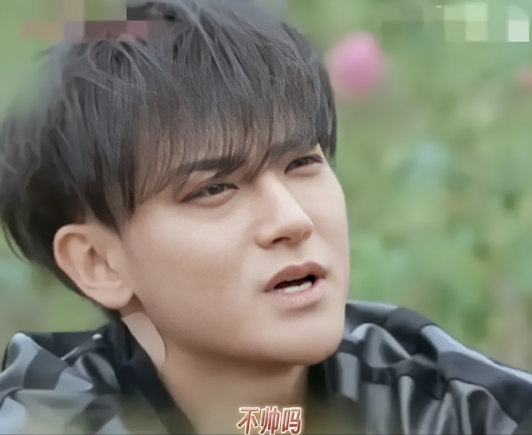 黄子韬说道:"因为我把你保护得太好了呀,我觉得我隐藏得很棒