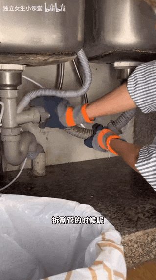 "80后"女生靠"修水龙头"一夜爆火,50万网友疯狂点赞:姐妹,你配享太庙!