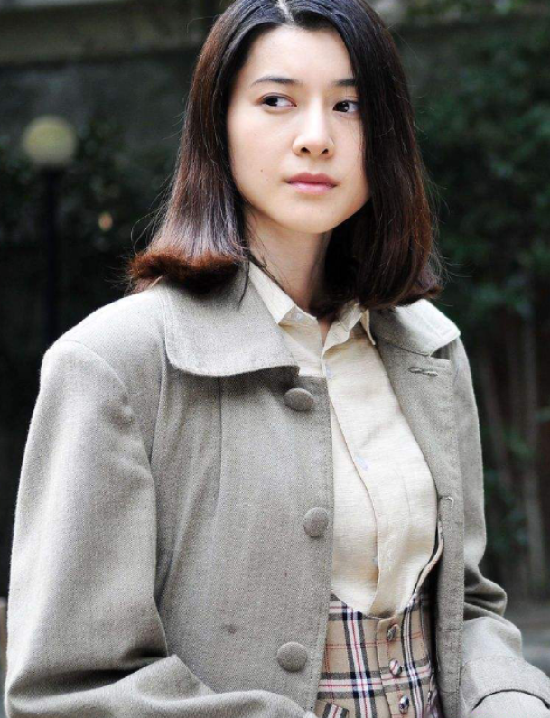 演员甄锡:当红时嫁大众男神黄海冰,8年生一双儿女,越活越美丽