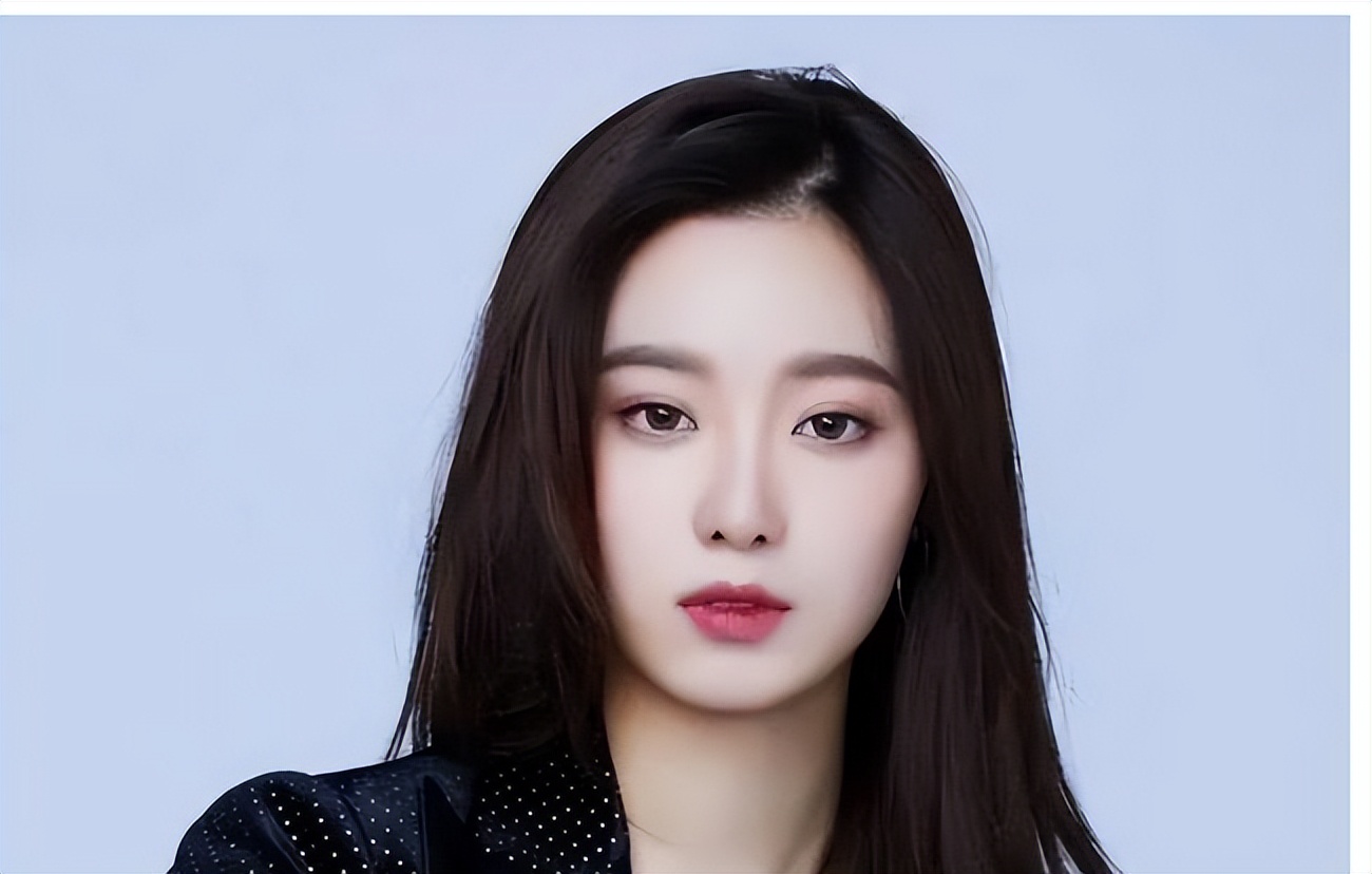 徐艺洋在sm时旧照被扒,长发素颜撞脸郑秀晶,网友夸黄子韬有眼光