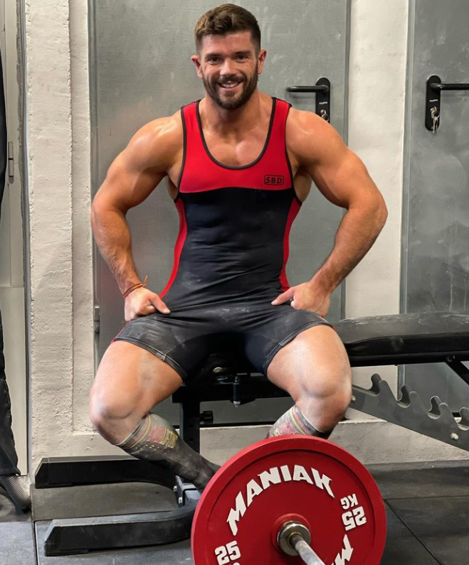 国外肌肉壮汉,蝙蝠背 不对称腹肌,手臂如大力水手