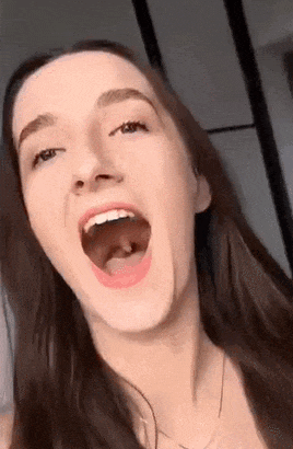 一个会恶心的GIF——国外女生用舌头，舔自己的扁桃体？_我想网