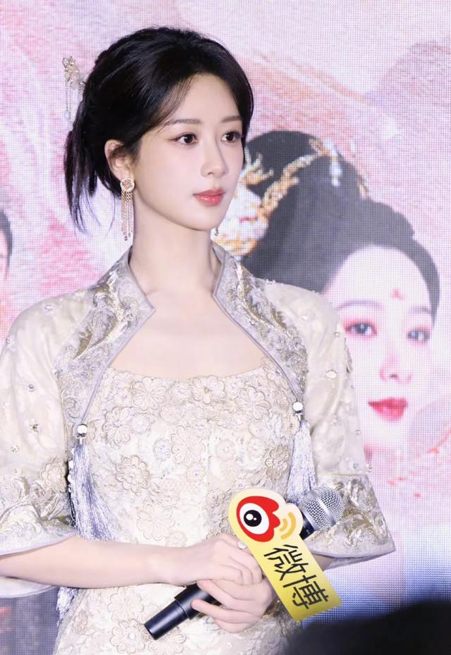 公然吐槽曹曦月的双下巴像杨紫.杨紫:我做错了什么