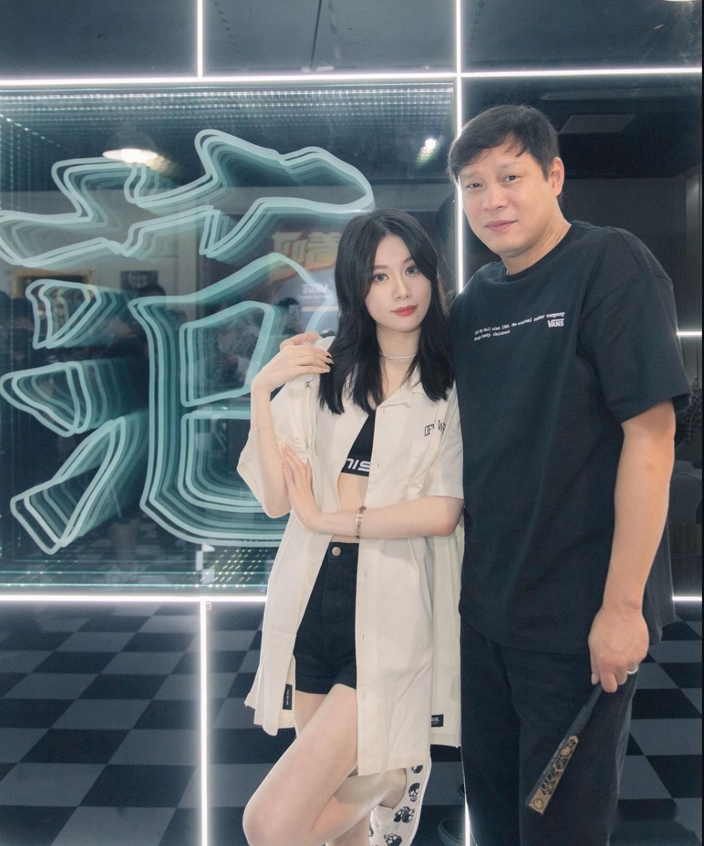 范志毅三任妻子个个美若天仙,一个空姐,一个模特,老三是名演员