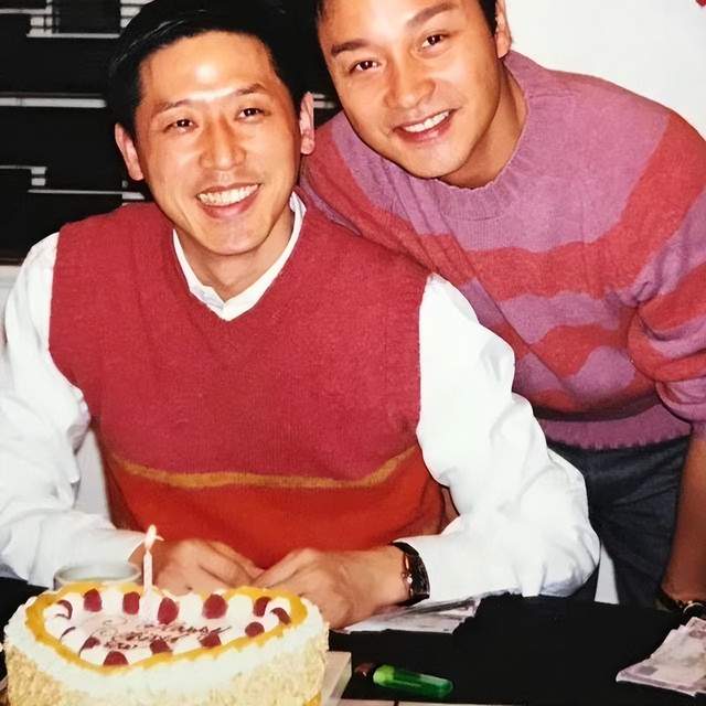 张国荣男友唐鹤德曝光新男友,网友警惕回复:他疑似遇上杀猪盘了