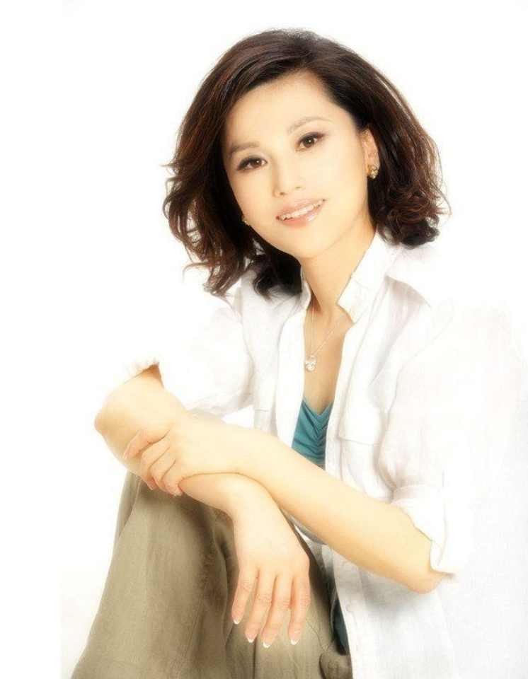 著名主持人和佳:工人出身,从甘肃一路走到央视,背后辛酸谁懂?