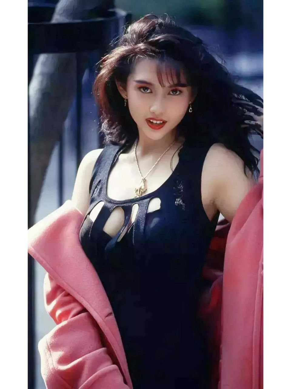 年轻时的"邱淑贞"真美!