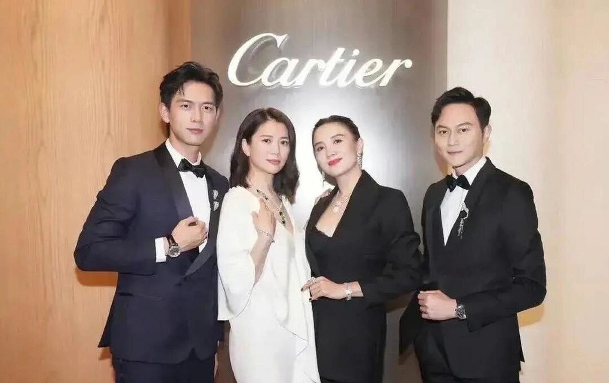 宋佳与袁咏仪同框合影