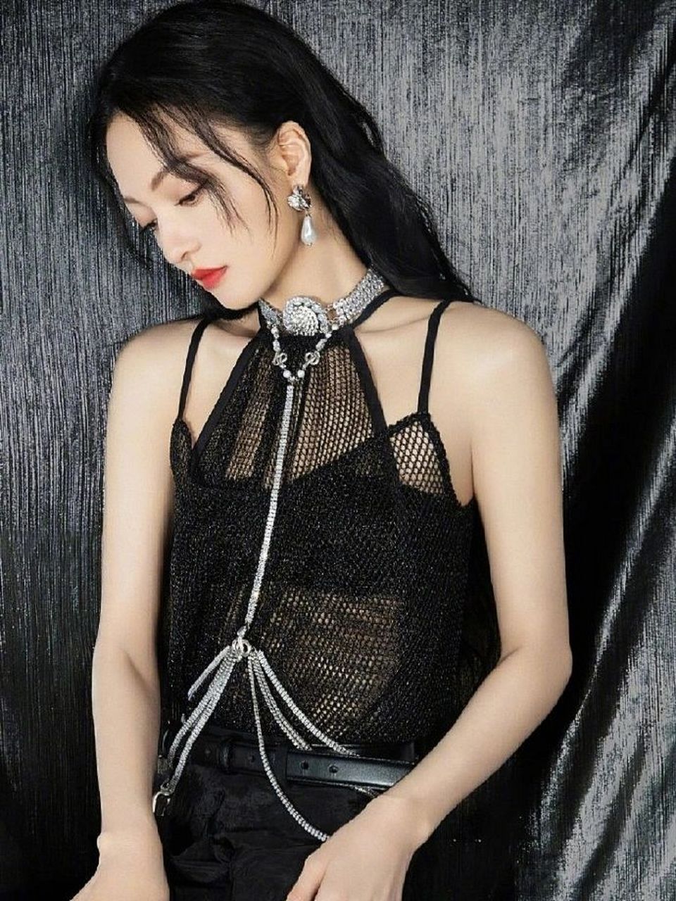 张韶涵40岁越来越敢穿