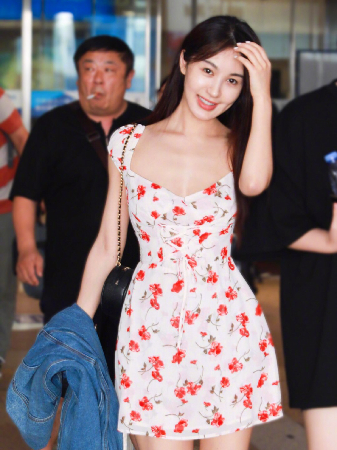 李菲儿穿碎花裙真的好美
