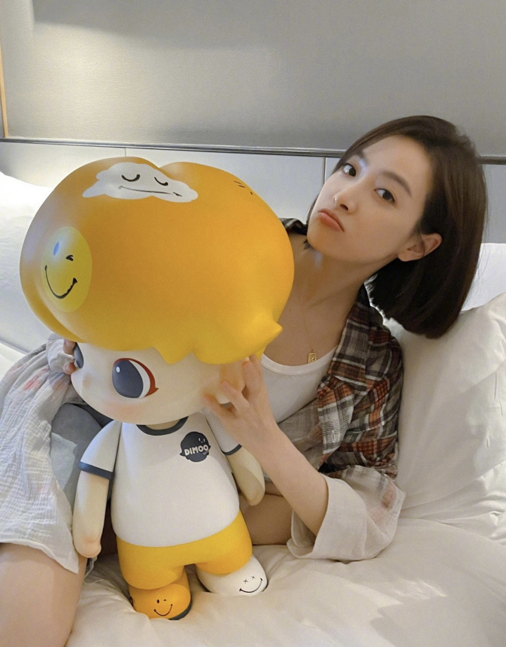 宋茜甜美可爱的样子很淑女