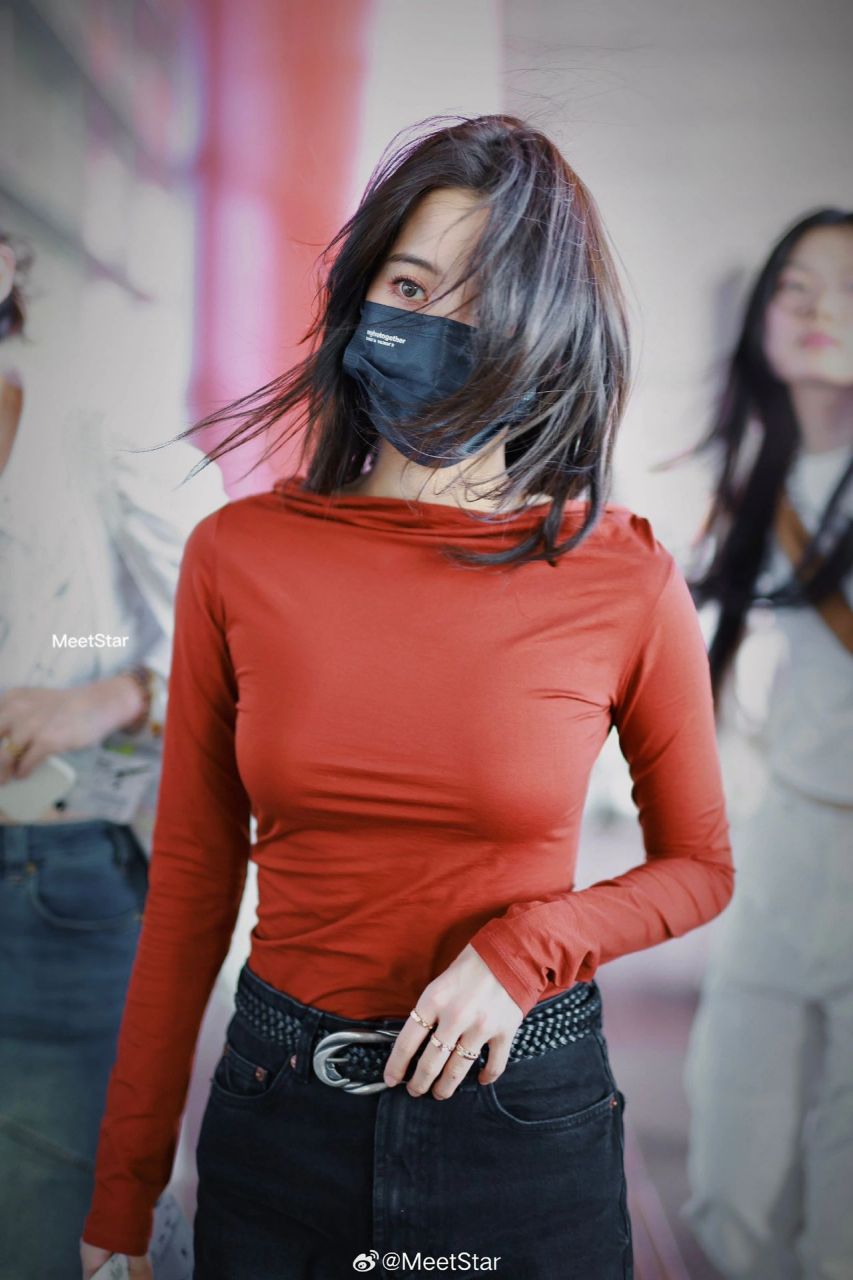 原来欧阳娜娜身材这么完美,真的越来越有女人味!