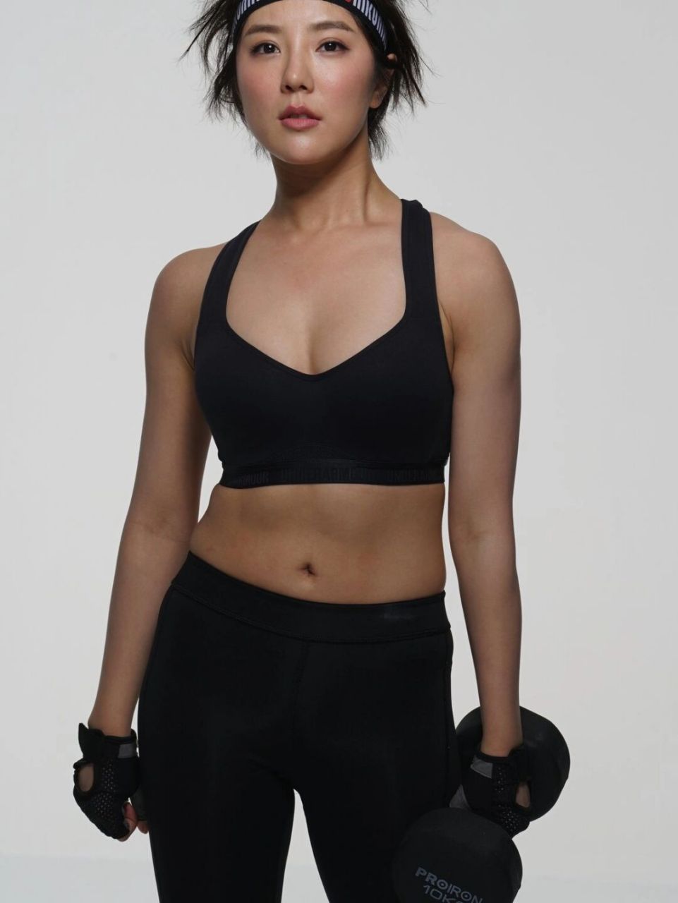 宅男女神"赵奕欢"晒健身照