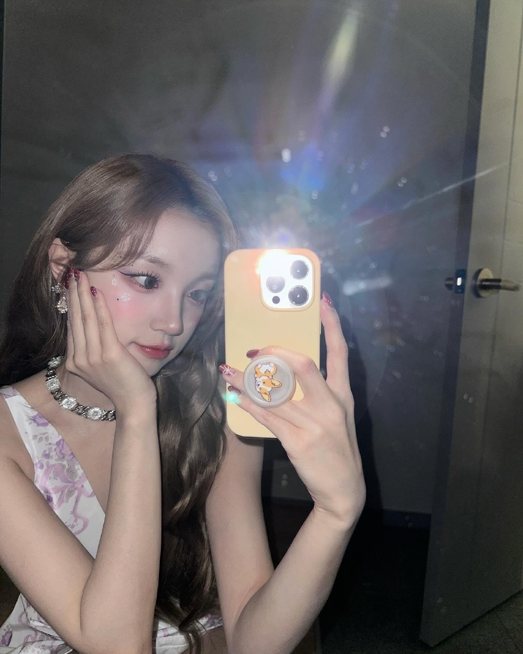 宋雨琦小狗纹身宋雨琦背上有一只柯基宋雨琦在后背纹了一直可爱的小