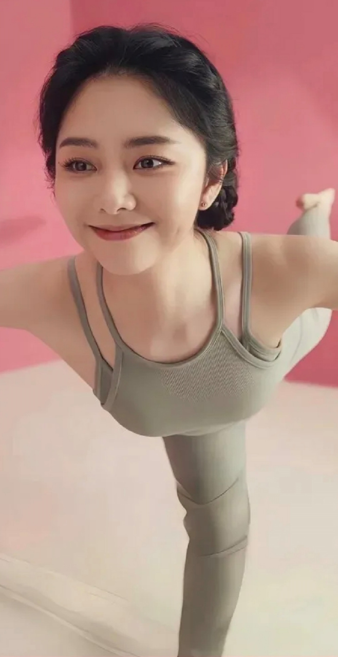 怪不得身材这么好,原来谭松韵这么热爱练瑜伽.