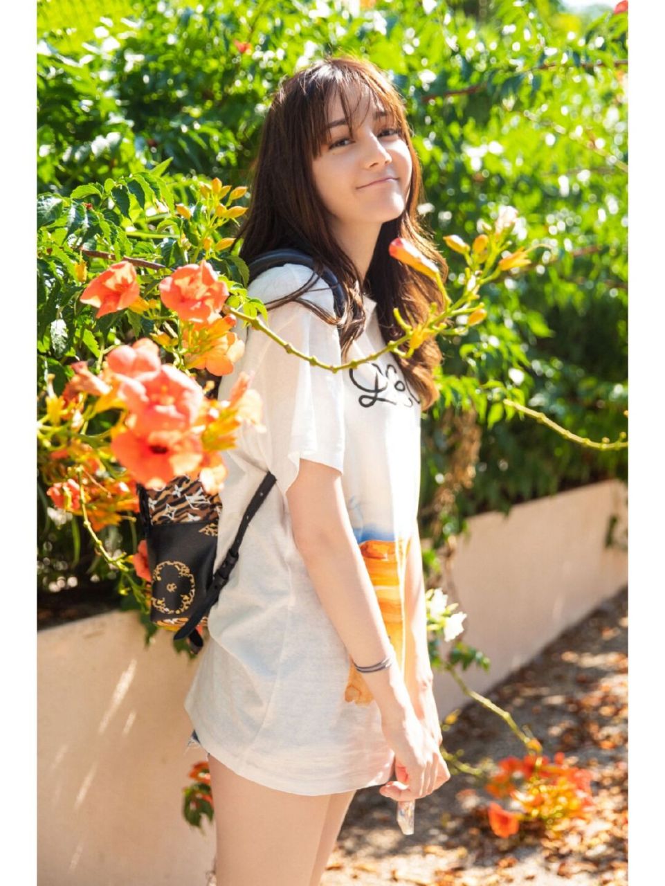 迪丽热巴晒日常私服照