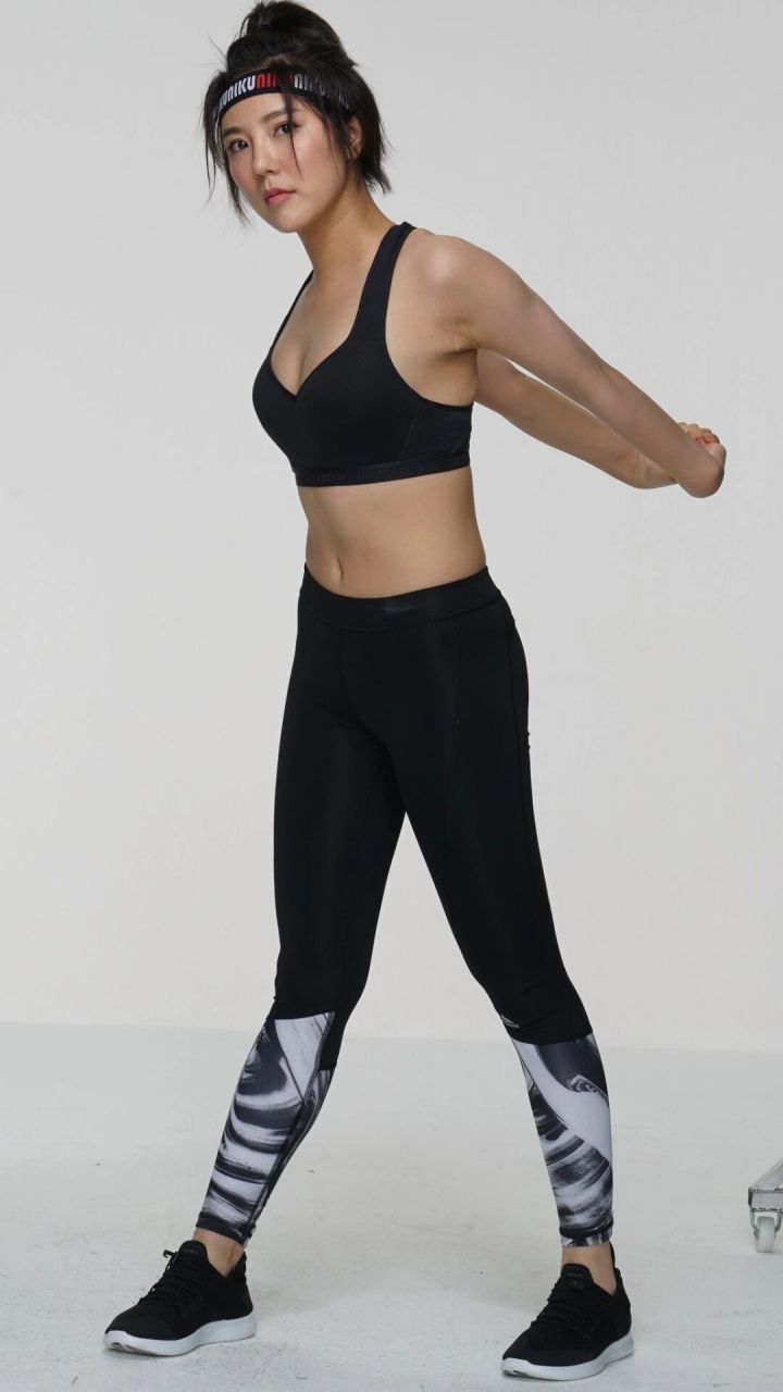 宅男女神"赵奕欢"晒健身照