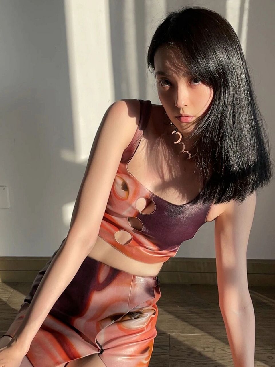 演员"杨之楹"晒私服照