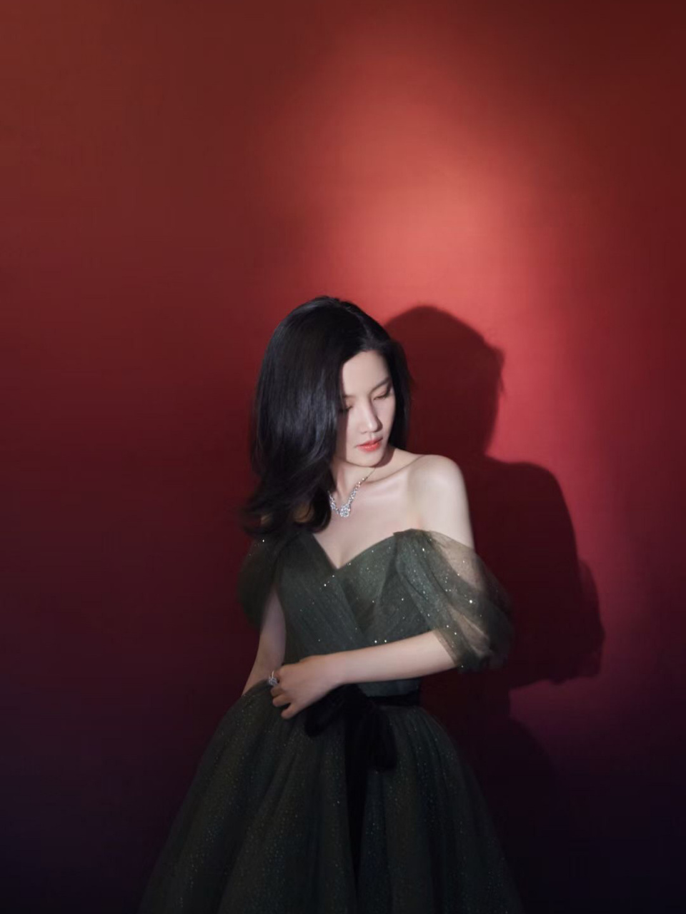 杨子姗拍写真穿搭