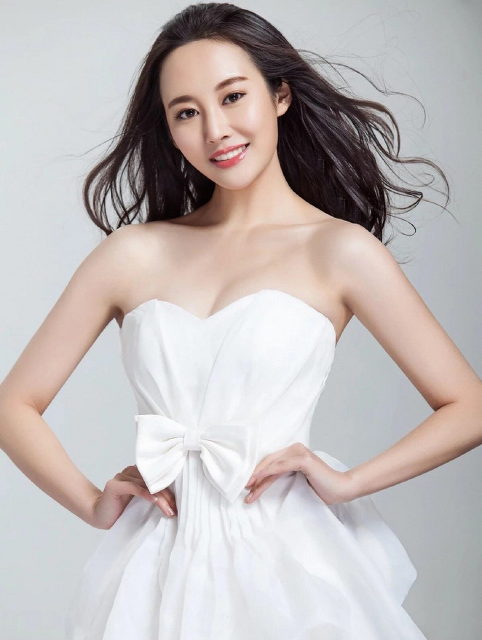 李纯好久不见,身材依旧完美,气质更是出众